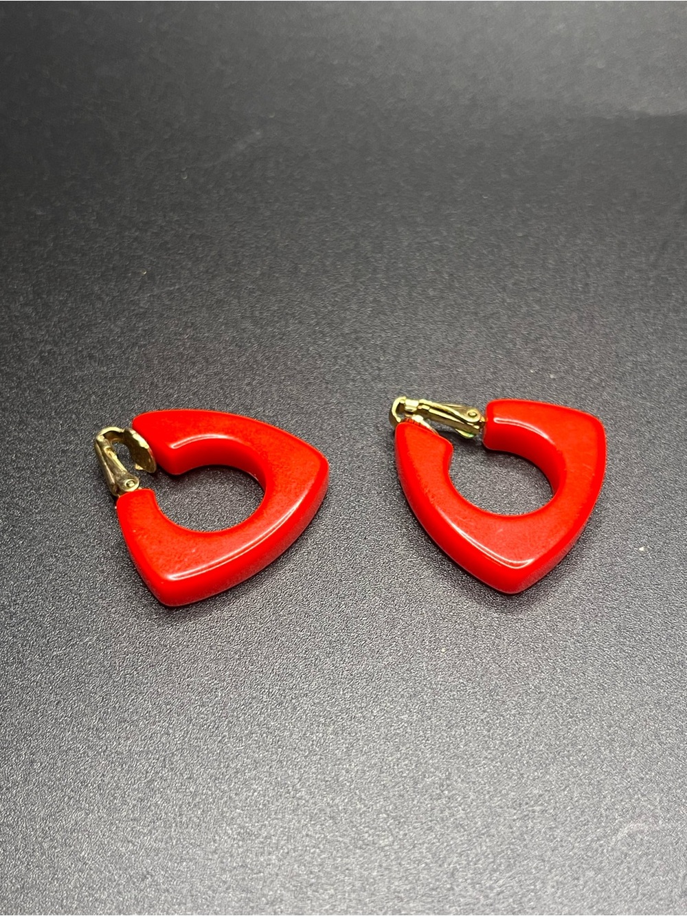 Vintage Red Bakelite Geometric Hoop Clip-On Earrings - Picture 5 of 8